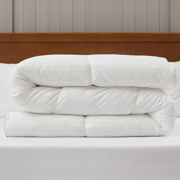 Eddie Bauer® Lightweight PrimaLoft® Down Alternative Comforter